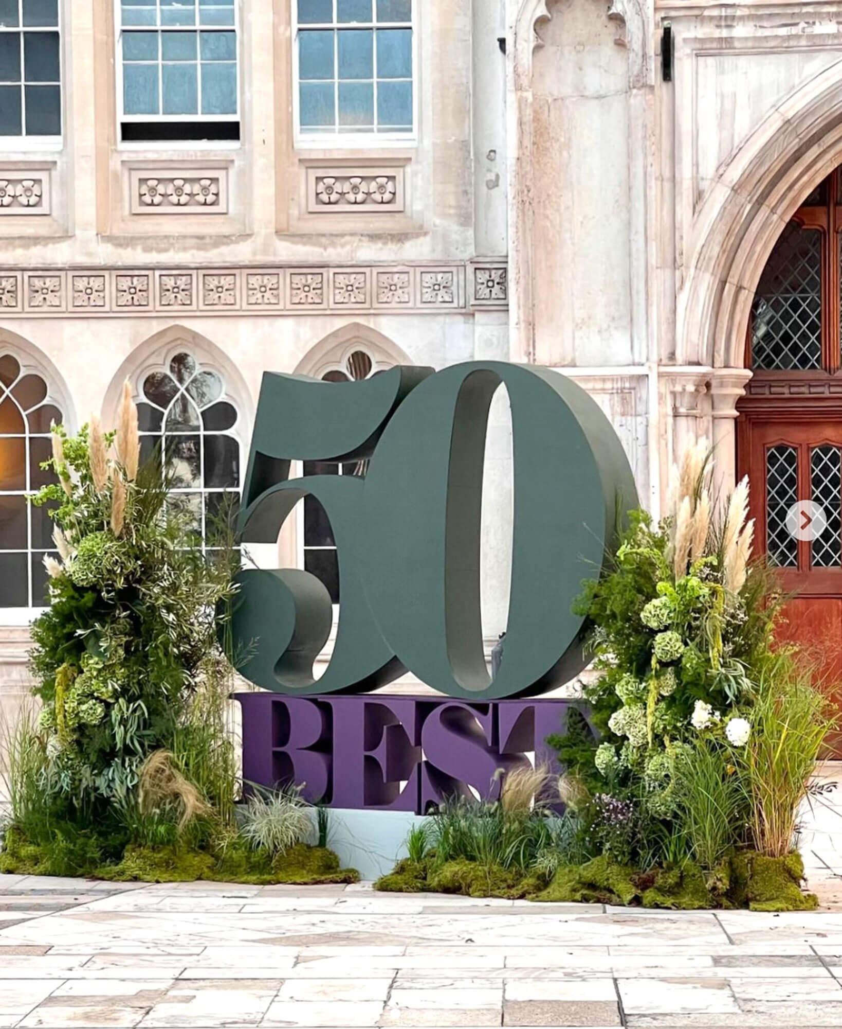 Floral decoration columns around 50 Best logo to create a garden look including hydrangea, plants and moss